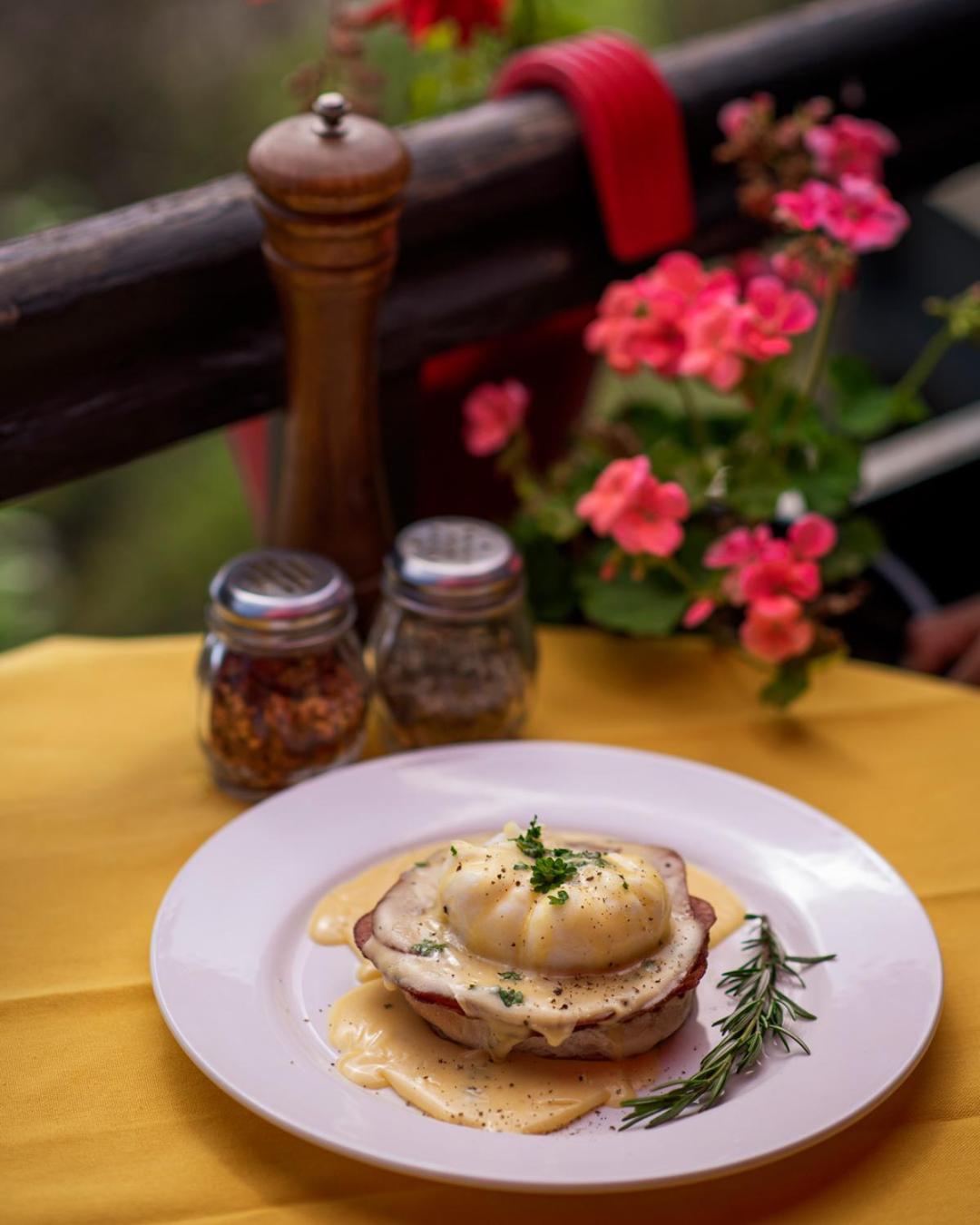 The Birdcage, Mukteshwar Hotel Bagian luar foto