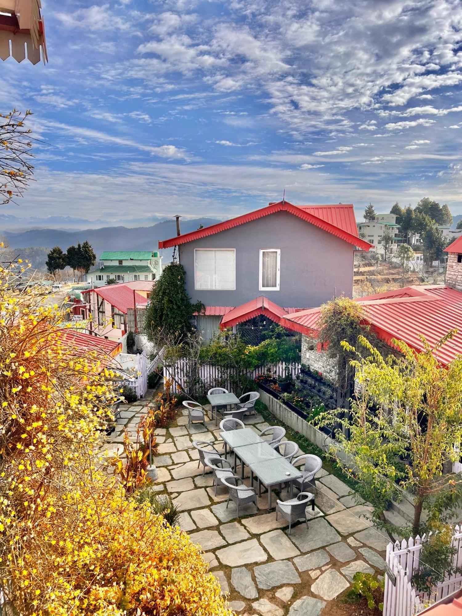 The Birdcage, Mukteshwar Hotel Bagian luar foto