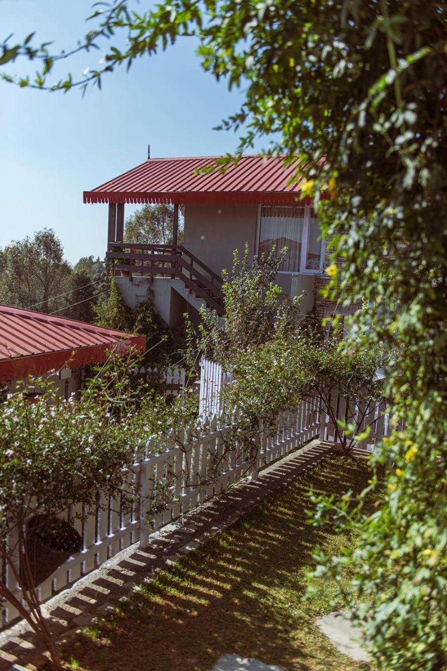 The Birdcage, Mukteshwar Hotel Bagian luar foto