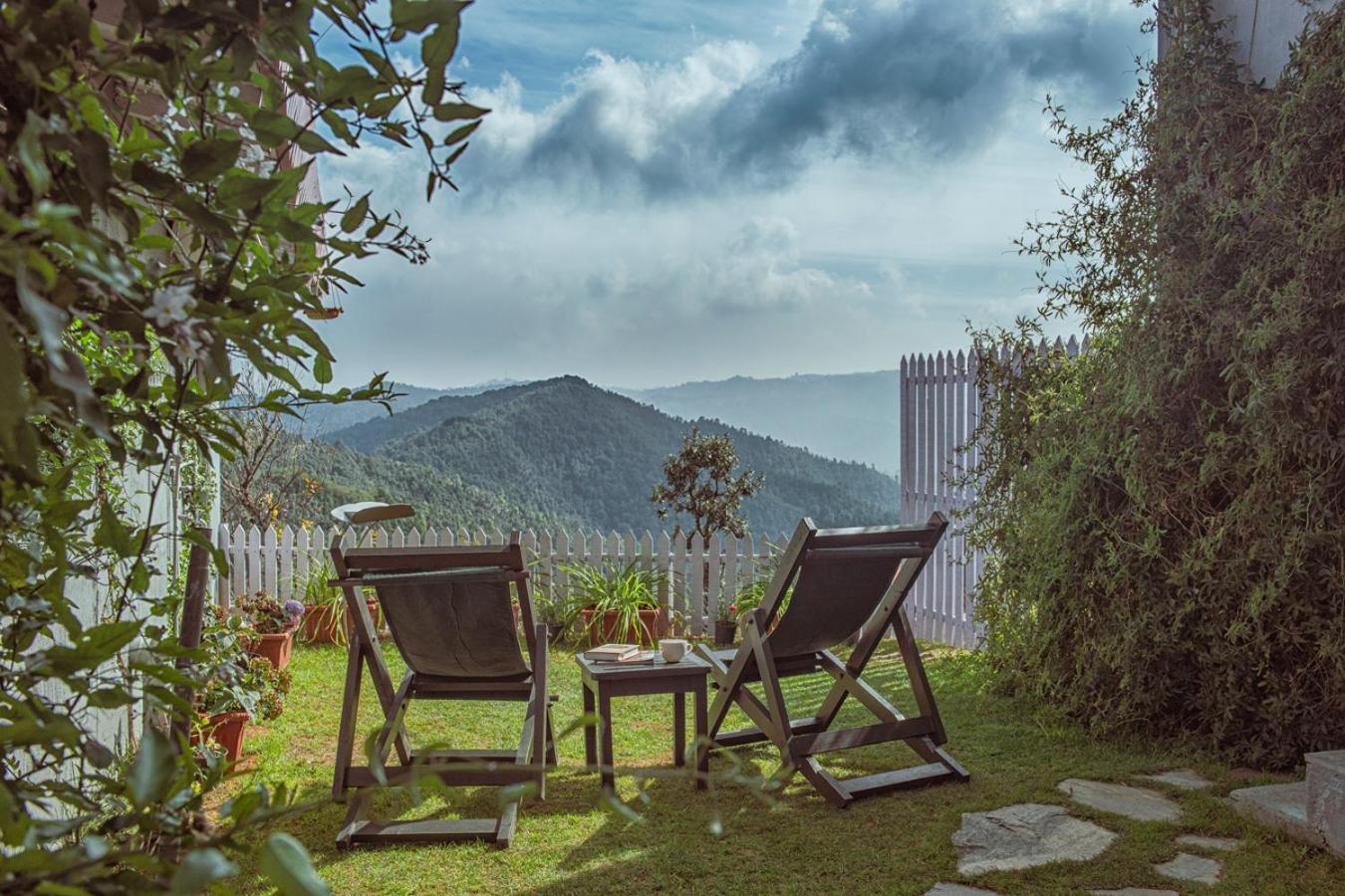 The Birdcage, Mukteshwar Hotel Bagian luar foto