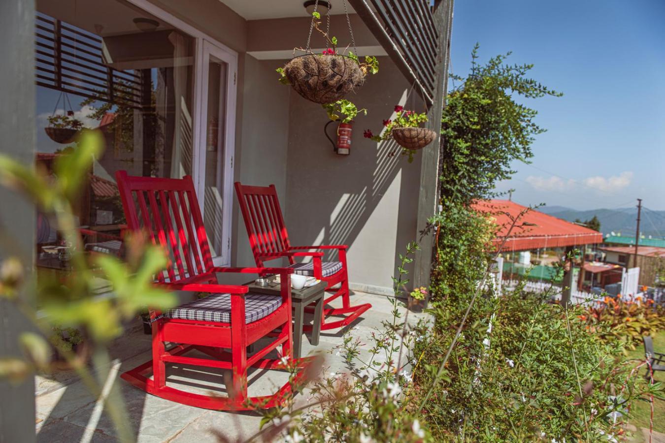 The Birdcage, Mukteshwar Hotel Bagian luar foto